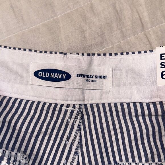 Old Navy 6 Light Blue White Vertical Stripes 5” Mid Rise Everyday Cotton Shorts - Picture 8 of 11